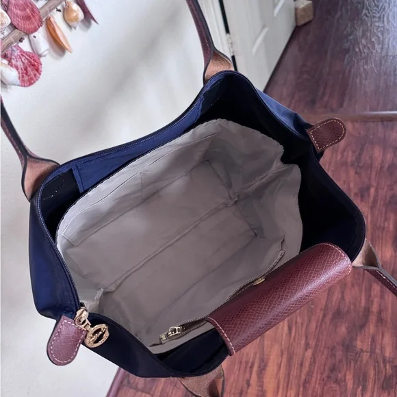 Medium Le Pliage Nylon Shoulder Tote in Navy Blue - Picture 15 of 16